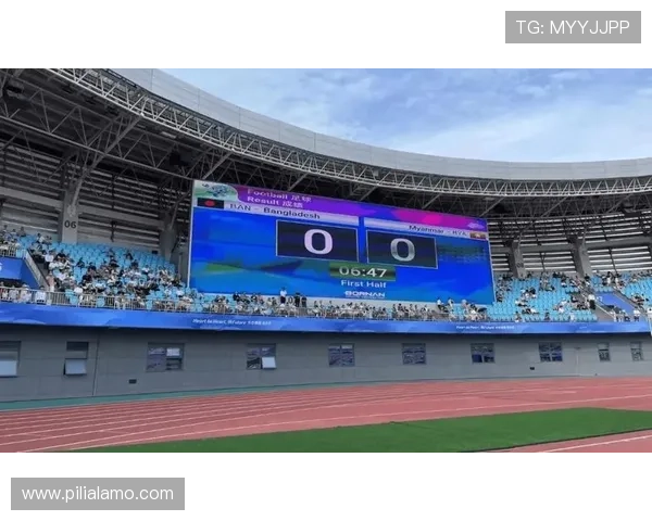 ued体育在线提供多角度高清直播让球迷全方位了解赛事精彩瞬间